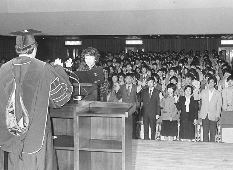 1기 입학생 249명이 오기까지: 한국 대학 역사의 이변
