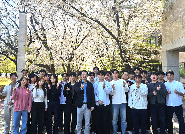 “교수도 모르고, 학생도 모르고, Al도 답을 모르는 문제를 연구합니다”  ㅡ 차세대 반도체의 가능성을 넓혀가는 노용영 교수·박건웅 박사 인터뷰